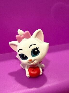 Marie Disney Doorable White Kitty Figure with Pink Bow and Red Heart
